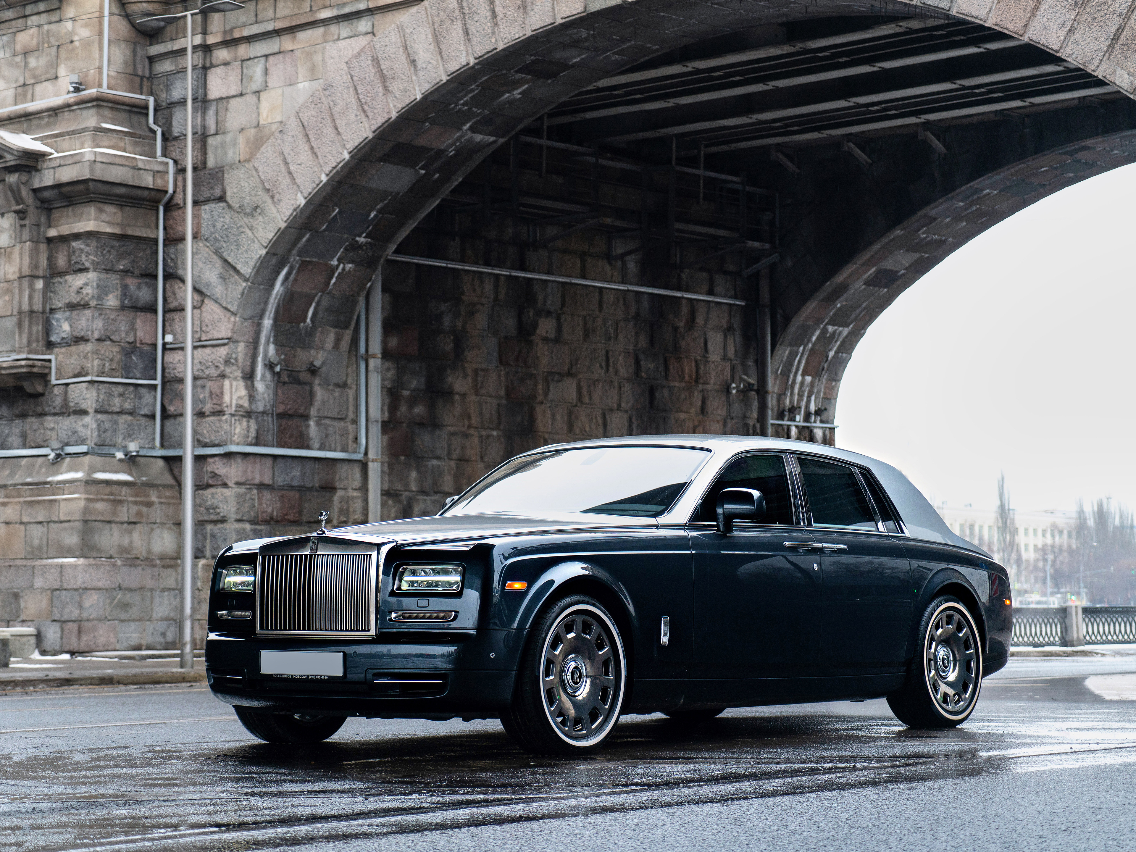 Крутой rolls royce. Роллс Ройс Фантом. Rolls Royce Phantom 2021. Роллс Ройс Фантом 2012. Машина Rolls Royce Phantom.