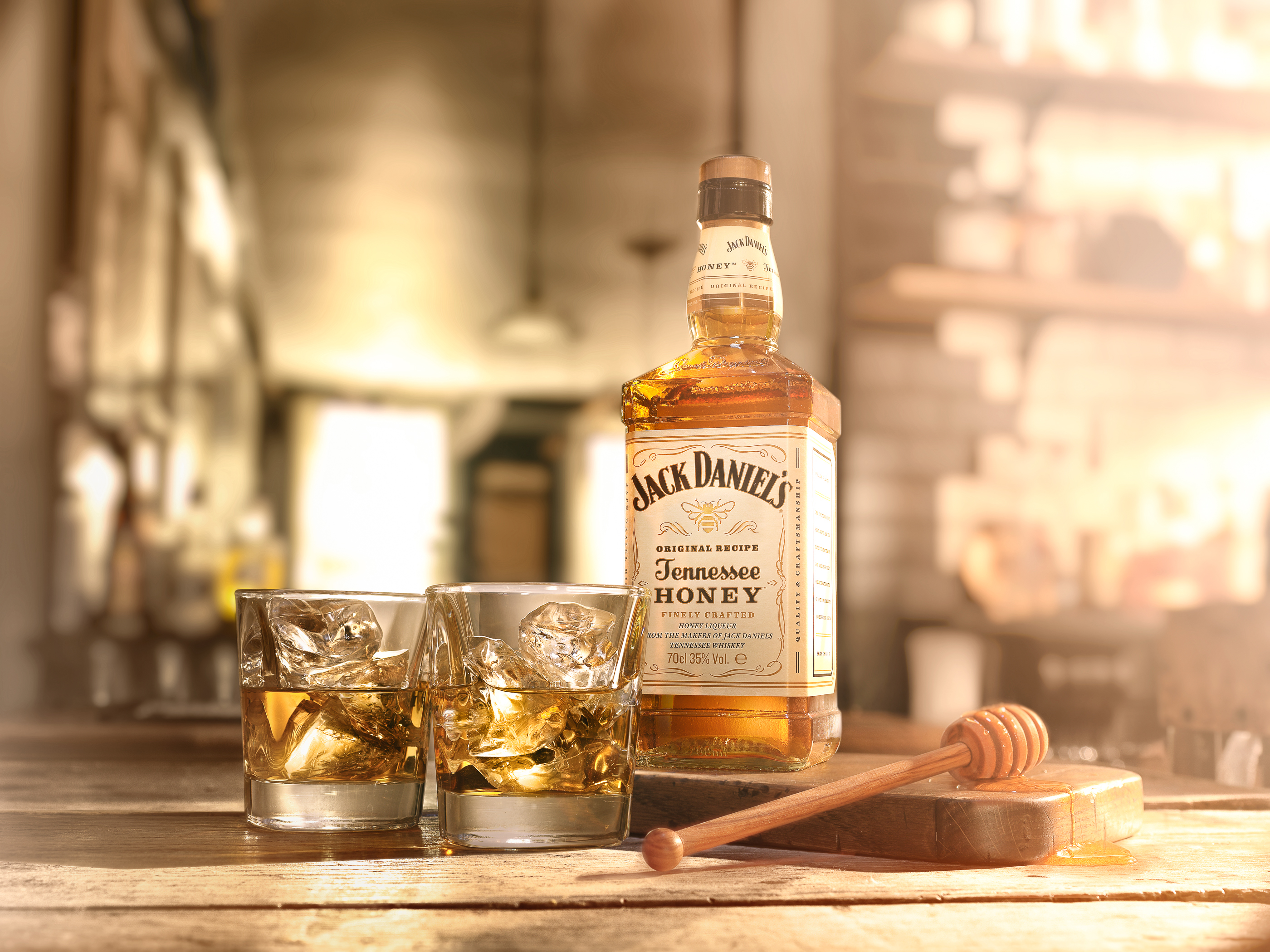 Как сделать шишковый виски. Виски Джек Дэниэлс медовый. Джек Дэниэлс Honey. Виски Хани медовый. Джек Дэниэлс Хани Jack Daniel’s Honey.