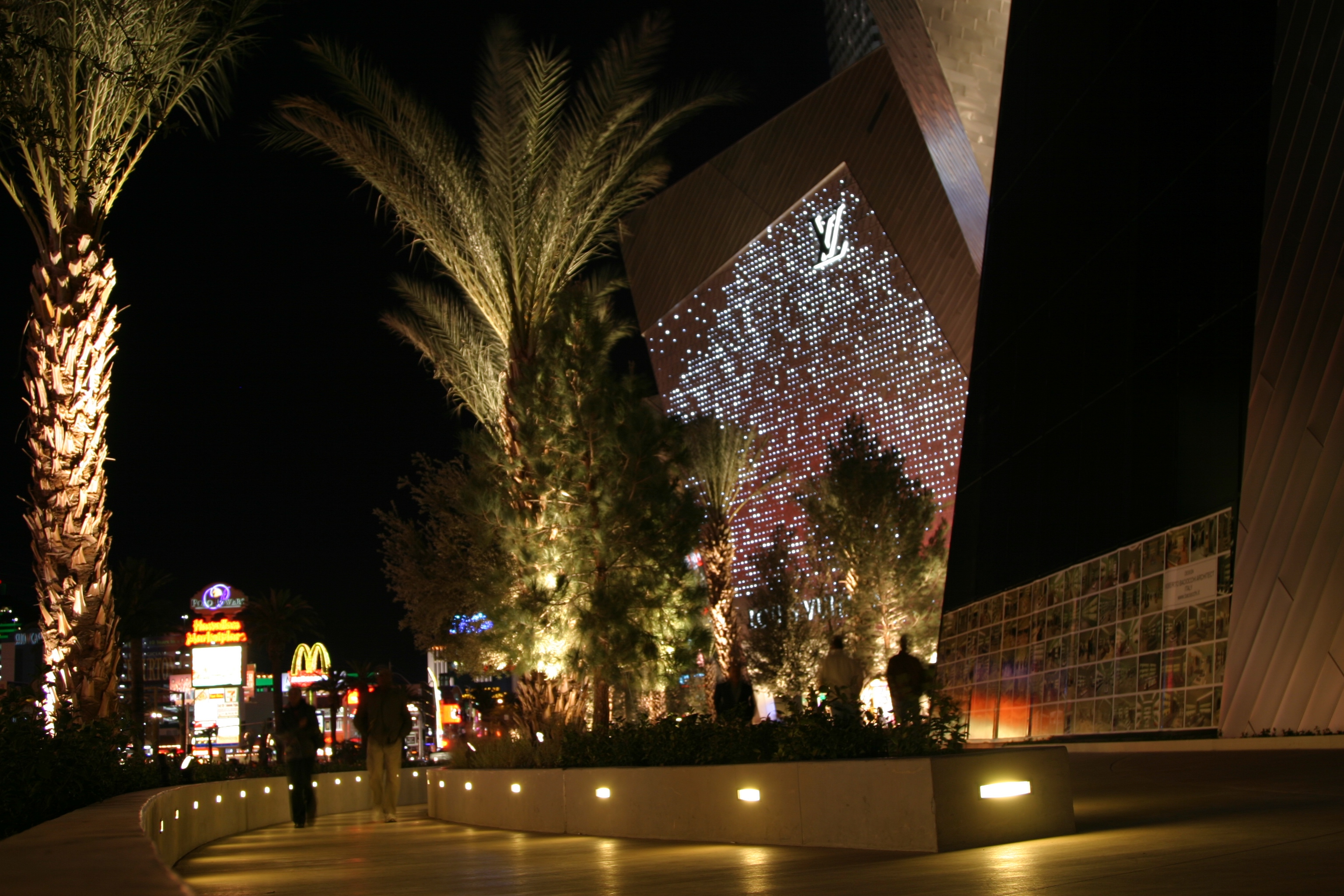 Louis Vuitton Las Vegas, LED Feature Facade