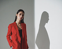 The red suit (Light and shadow)