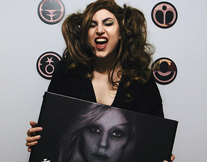 Gaga Gothic para HAUS LABS