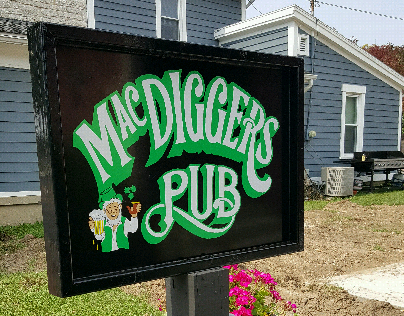 MacDigger's Pub Exterior Sign