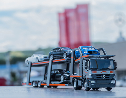 MINI WORLD with scale model Mercedes-Benz Actros (1:87)