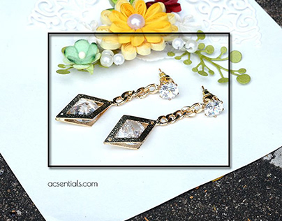 Chain Gold Earrings With Faux Diamond