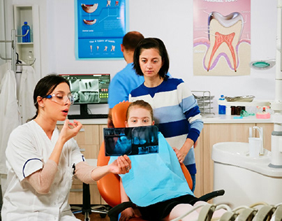 How Do Orthodontists Address Crowded Teeth?