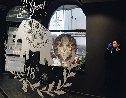 Logo & New Year decoration of the cafes mirror