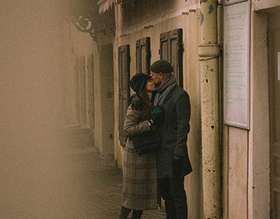 couple photoshoot in the Vilnius Old Town