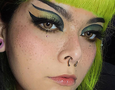 Green gradient makeup + graphic liner