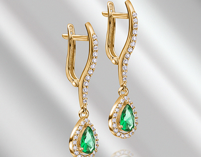 Gold earrings. Jewelry / Jewellry retouching