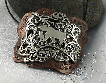 Bear and its cub silver necklace.