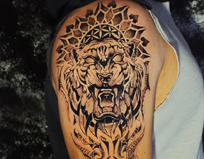 tatuaje tigre geométrico con mandala