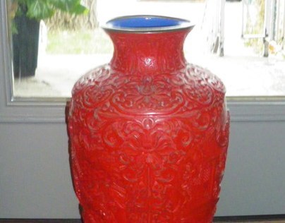 Cinnabar vase, modern setting