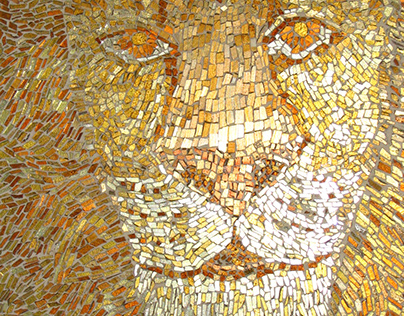 Lew- mozaika złocona i srebrzona