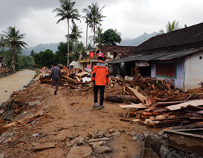 Media Journalistic Volunteer Aid Flood Disaster