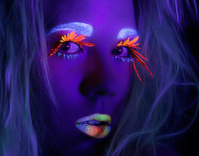 Jennifer Parker Neon MakeUp