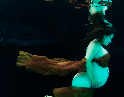 Underwater Maternity Portraits