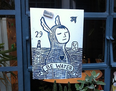 Woodcut "Be water"