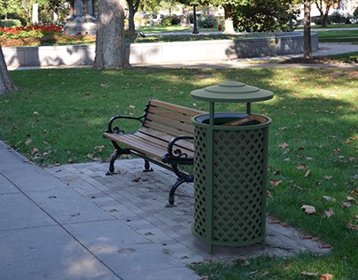 Notre Dame Outdoor Recycling & Trash Bin