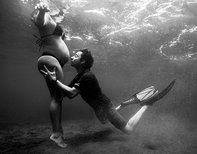 Maternity Underwater Portrait