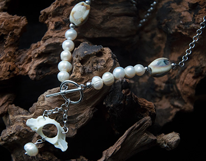 PEARL AND BONE NECKLACE