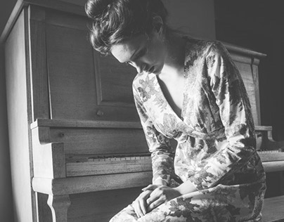 Picture Story : The Piano Woman / Photo Story