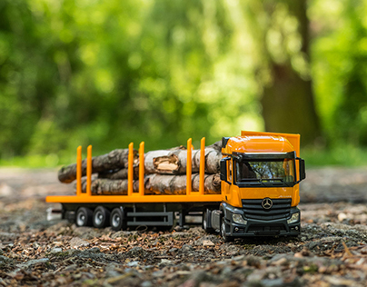 Mini World with Mercedes-Benz Actros