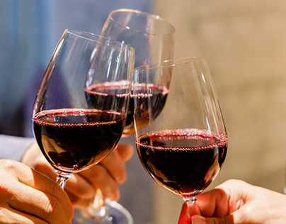 6 Health Benefits of Drinking Red Wine-Chastity Valdes