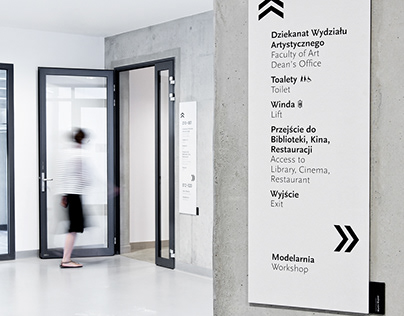 System informacji wizualnej w budynku ASP Katowice, R50