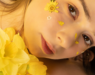 Daffodil & Narcissist Floral Profile Portrait
