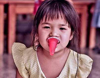Le petit clown de Wat Intharawihan - Bangkok