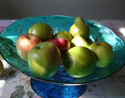 Apples in a Blue Vase