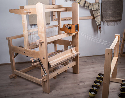 Thread tensioner for handicraft loom