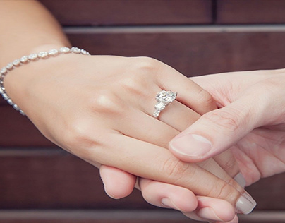 7 Mistakes to Avoid When Buying an Engagement Ring