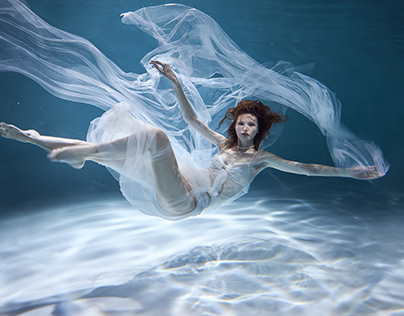 Underwater fashion shooting