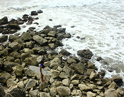 Waiting a Good Wave in The Rocky Stone Beach