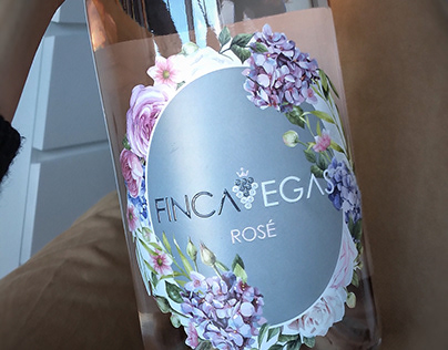 Finca Vegas Rose label design