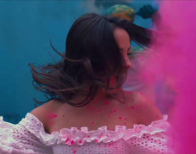 Me Libere music video featuring Evaluna Montaner