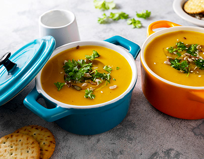 Ceramic bowls/pumpkin soup