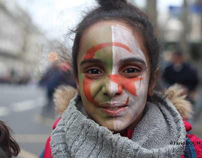 Une franco-algérienne au coeur d'1 manifestation àParis