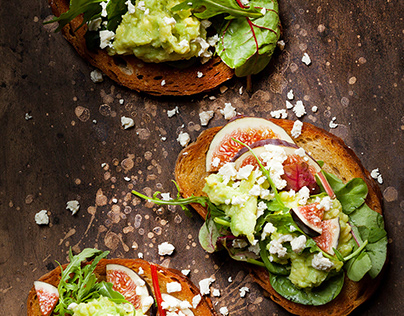 toast with arugula, avocado, fresh figs and goat cheese