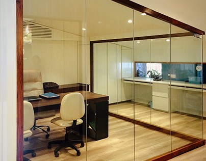 COMPACT OFFICE SPACE