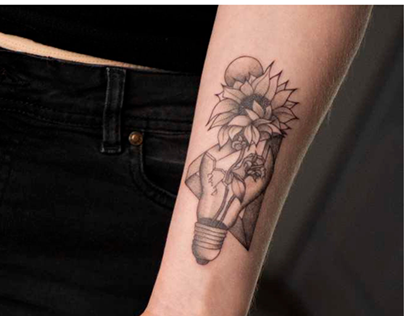 Женская татуировка на руке