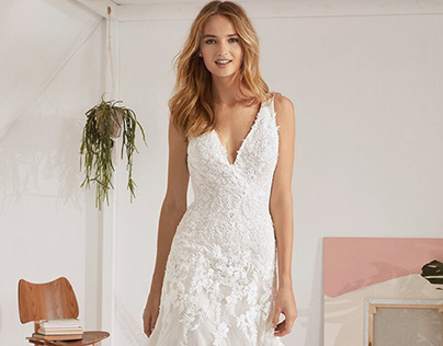 Sheath lacy wedding gown