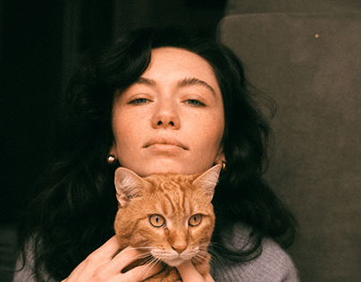 Aida and her cat - portrait photography