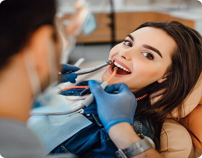 Radiant Smiles Await: Trending Teeth Whitening Services