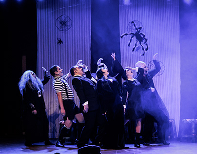 Merlina Addams y su Loca Familia - Cía Broadway Chile