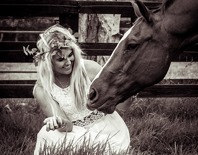 Meetup #30 - Country girl and a horse