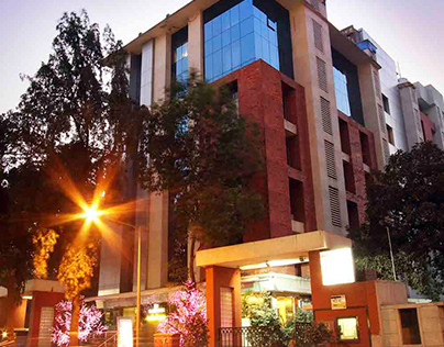 Hotels Near Andheri East with Swimming Pools