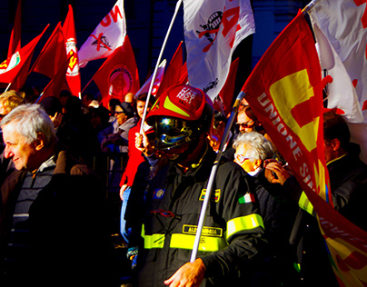 Fireman against TAV in Turin