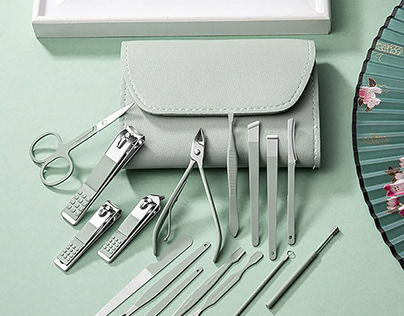 THE BENEFITS OF OWNING A TWEEZER AND NAIL CLIPPER SET